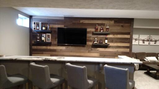 Bar & media