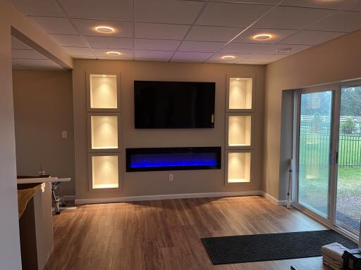Living Room with custom spotlights for buil-in shelves