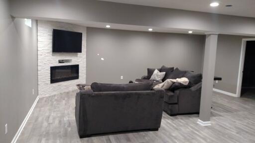 Entertainment & Fireplace